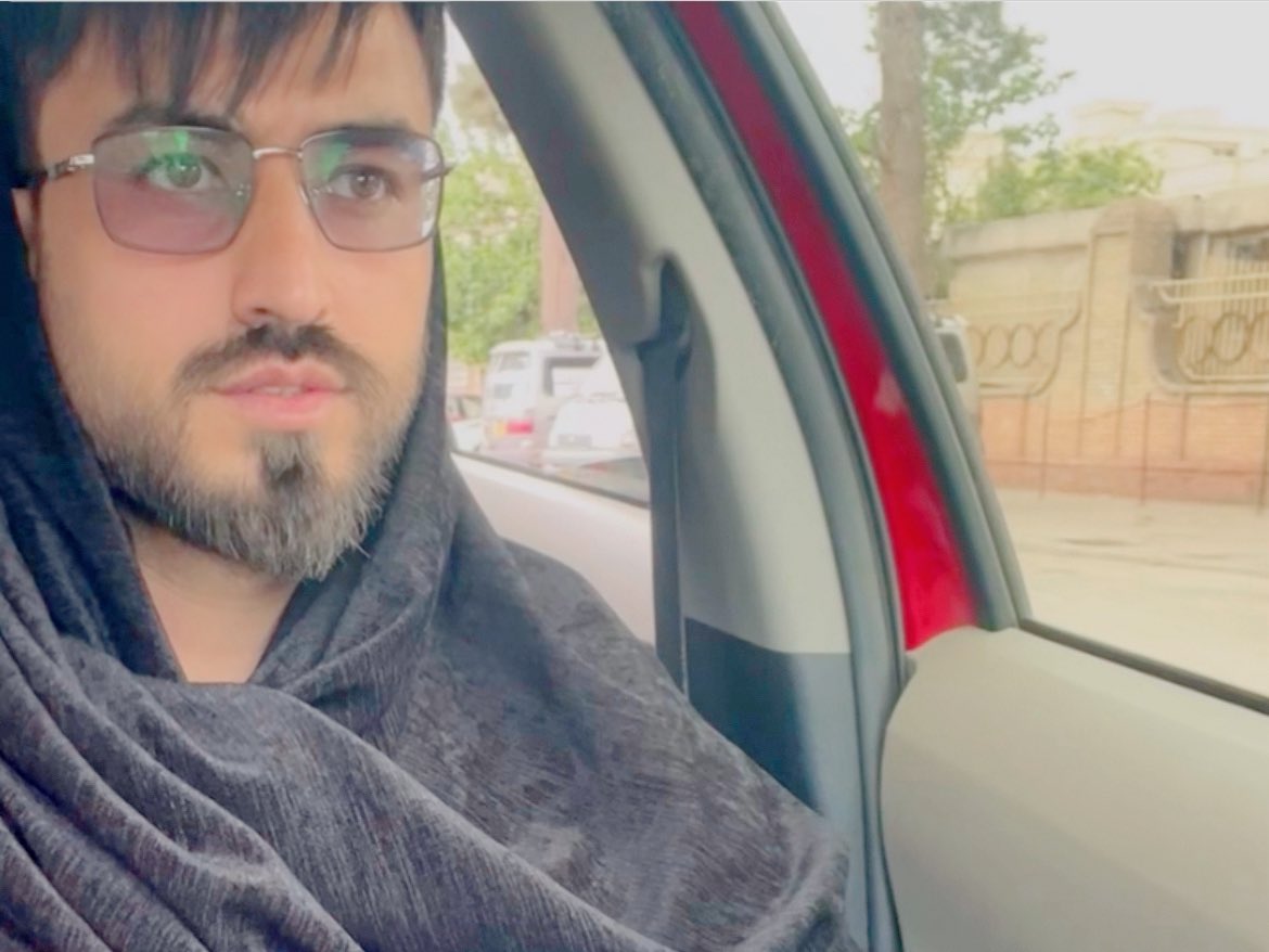 دست تمام دنیا خلاص 
به کار ما غرض نګیرید به کار تان کار نداریم
اګر بندی میکنی یا دیپورت دستت خلاص 
امارت تا قیامت