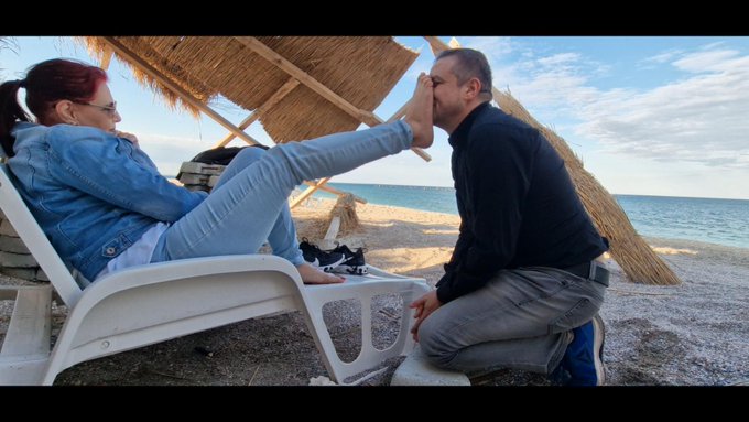 Dirty sneakers and socks worship at the Black Sea https://t.co/tu8AivRLpc https://t.co/bvP10yMOUK