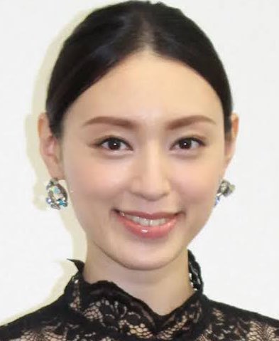 rinoko01's tweet photo. 高須克弥院長が「人は欠損に恋をする」と言ってたけど、顔にひと癖あったほうが個性が出で印象に残る。

栗山千明さん、今もキレイだけどエラと前髪があるほうが好きだった😭 https://t.co/ejpcOtd1aw