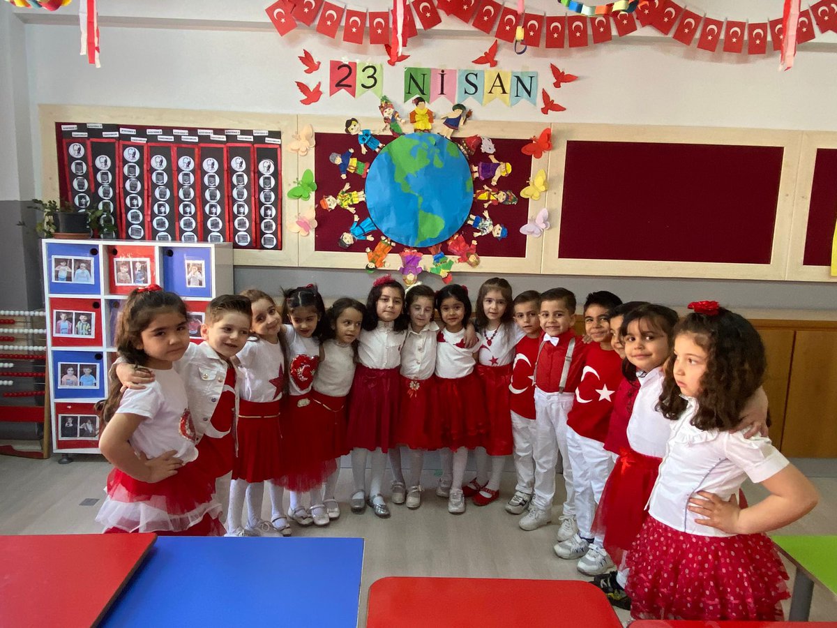 OralFeridun's tweet photo. Gazi Mustafa Kemal ATATÜRK’ün geleceğimizin teminatı kıymetli çocuklarımıza hediye ettiği 23 Nisan Ulusal Egemenlik ve Çocuk Bayramı kutlu olsun.🇹🇷🇹🇷🇹🇷 https://t.co/3u2aCdlBXz