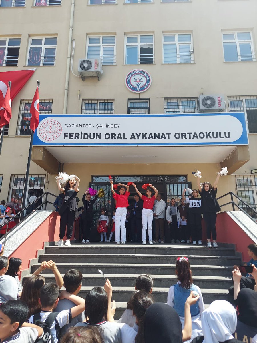 OralFeridun's tweet photo. Gazi Mustafa Kemal ATATÜRK’ün geleceğimizin teminatı kıymetli çocuklarımıza hediye ettiği 23 Nisan Ulusal Egemenlik ve Çocuk Bayramı kutlu olsun.🇹🇷🇹🇷🇹🇷 https://t.co/3u2aCdlBXz