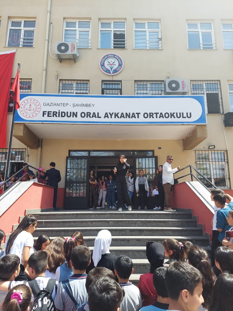 Gazi Mustafa Kemal ATATÜRK’ün geleceğimizin teminatı kıymetli çocuklarımıza hediye ettiği 23 Nisan Ulusal Egemenlik ve Çocuk Bayramı kutlu olsun.🇹🇷🇹🇷🇹🇷