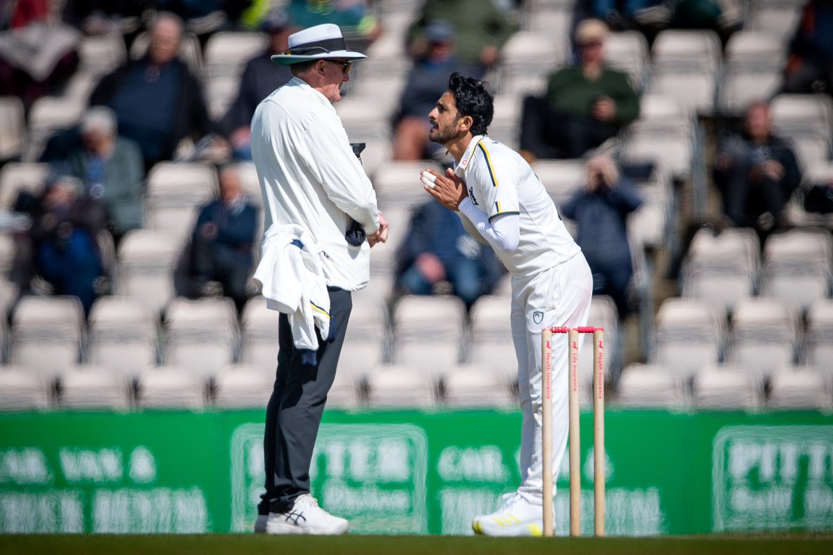 Hassan Ali of Warwickshire begging for forgiveness from long standing and experienced umpire Rob Bailey after having a long and loud appeal turned down.
.
#Cricket #SportsPhotography #CricketPhotography #Nikon 

#CountyChampionship #umpire