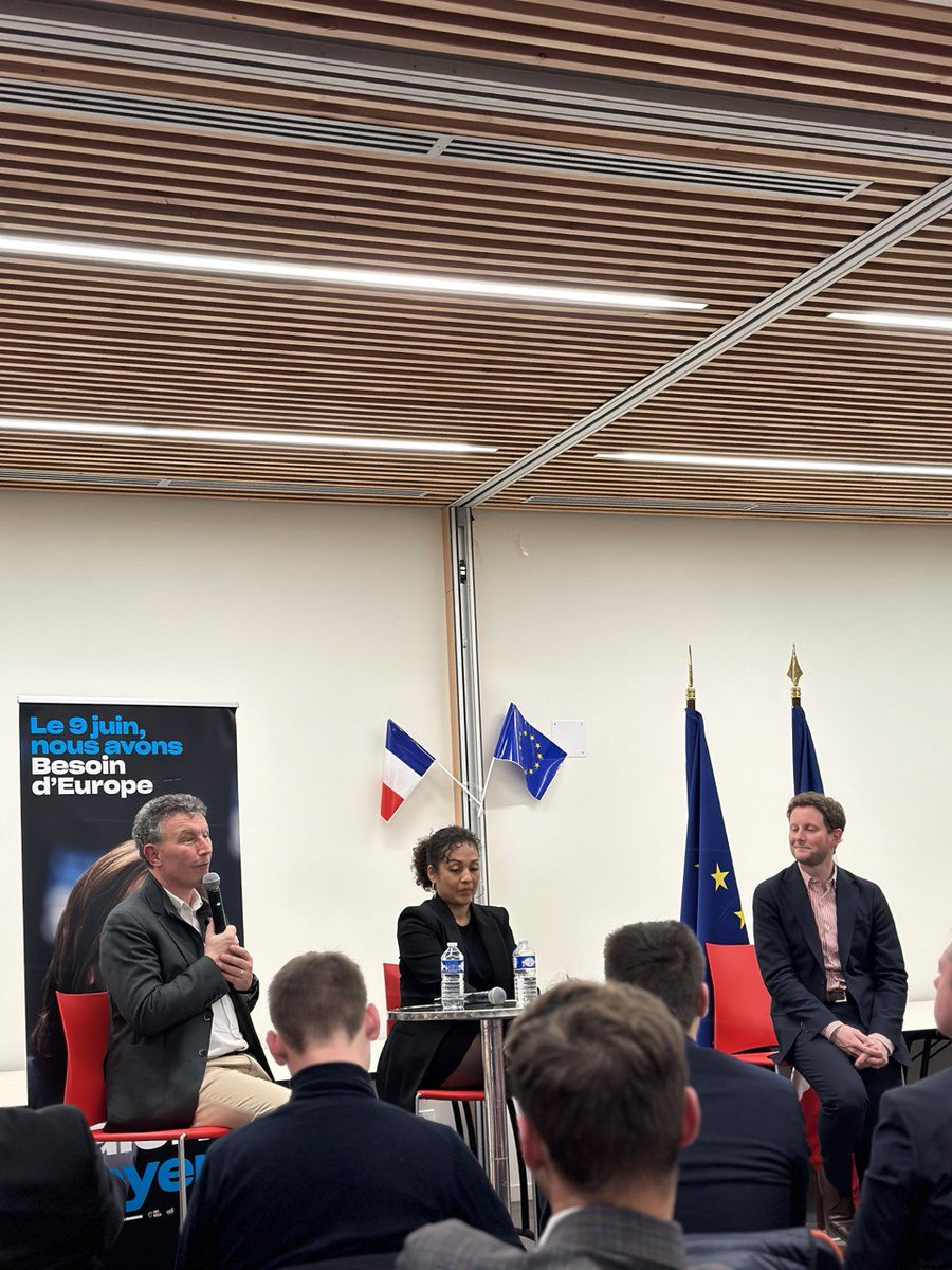 OudinDimitri_51's tweet photo. Hier, belle soirée dédiée aux enjeux des #europeennes2024 autour de @CBeaune et de @Franck_LEROY_ à #Epernay . Face aux défis auxquels notre espace politique est confronté, nous avons plus que jamais @BesoindEurope avec @ValerieHayer 🇪🇺🇨🇵 https://t.co/8rv2M96oeX