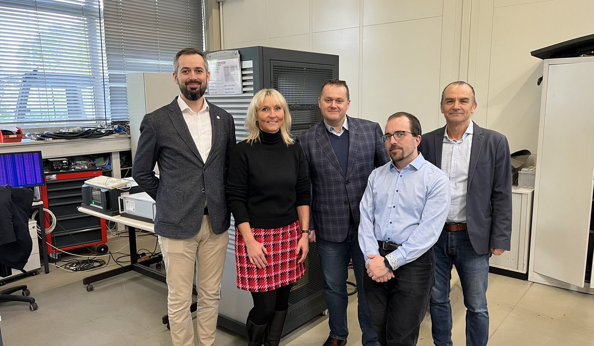 Digatron_Power's tweet image. Last week, we had the pleasure of hosting Łukasiewicz – Institute of Non-Ferrous Metals for their special factory acceptance test of our UBT 25-018-24 ME! Prof. Grzegorz Lota (Director of Poznań Division) and Kamil Frączek (Laboratory Manager) joined us for an insightful visit.🙌