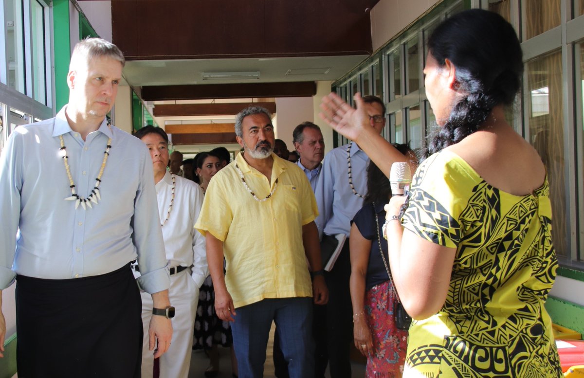 The US Congress & @unfoundation visited Princess Margaret Hospital in 🇹🇻 to hear from healthcare workers how they tackle medical needs. UNICEF & partners are supporting 🇹🇻 improve healthcare & strengthen health system focusing on immunization & prevention of obesity in children.