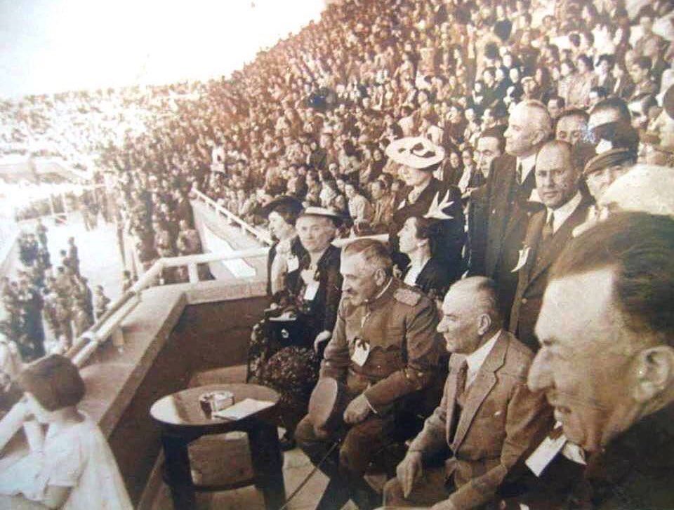 23 Nisan 1938, Ankara. Gazi Mustafa Kemal Atatürk’ün katıldığı son #23Nisan Ulusal Egemenlik ve Çocuk Bayramı…