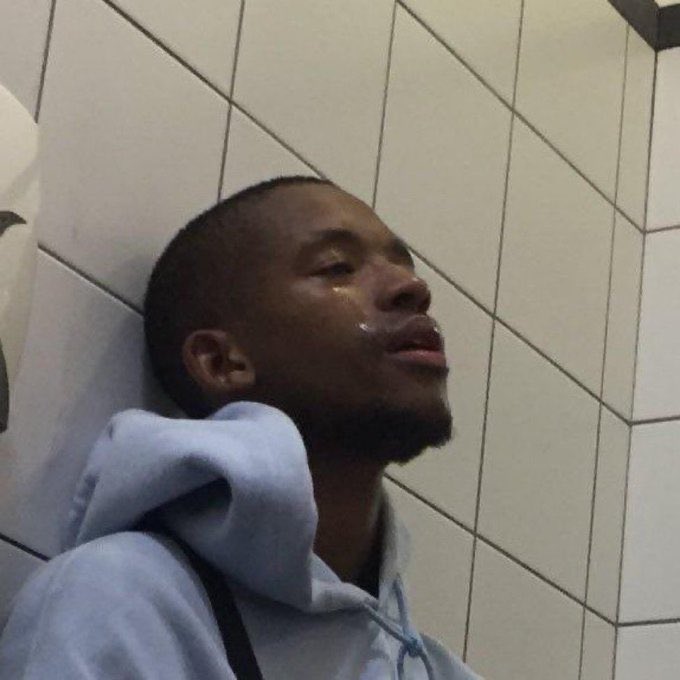 Men when they say look between D and G🤒