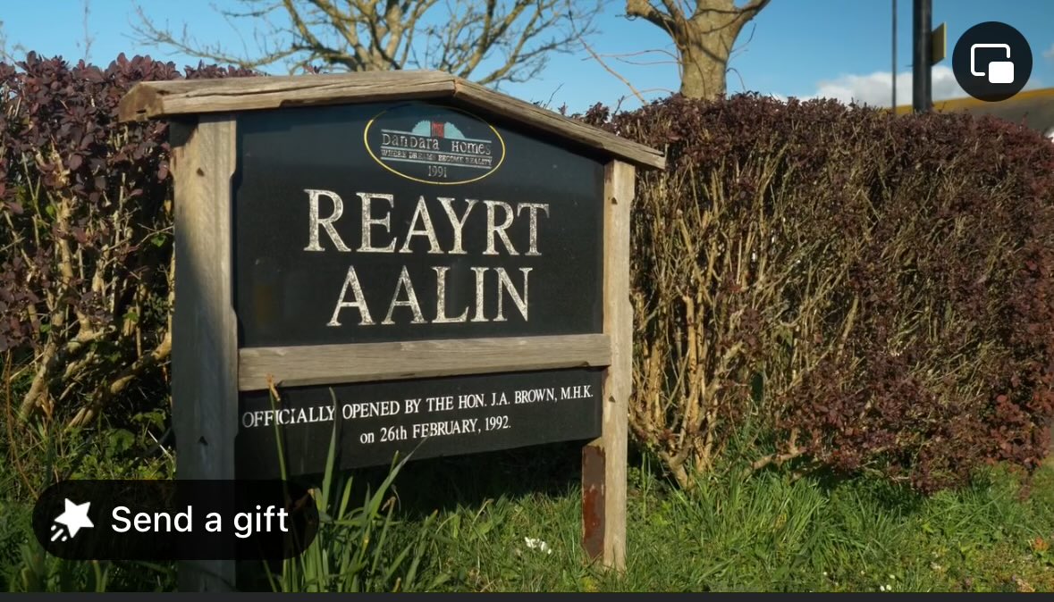 greinneyder's tweet photo. What word goes where?! In Manx, the word order is often a bit different to English...
Watch this little video to find out more!
https://t.co/gyJCluEWEM
#gaelg #manx #LearnManx #IsleOfMan #ManxGaelic #ManxLanguage https://t.co/JP5yJrH3IU
