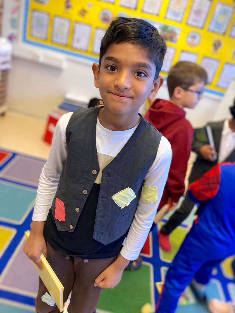SchoolTanto's tweet photo. Celebrating books today! https://t.co/B5DtmdmX9X