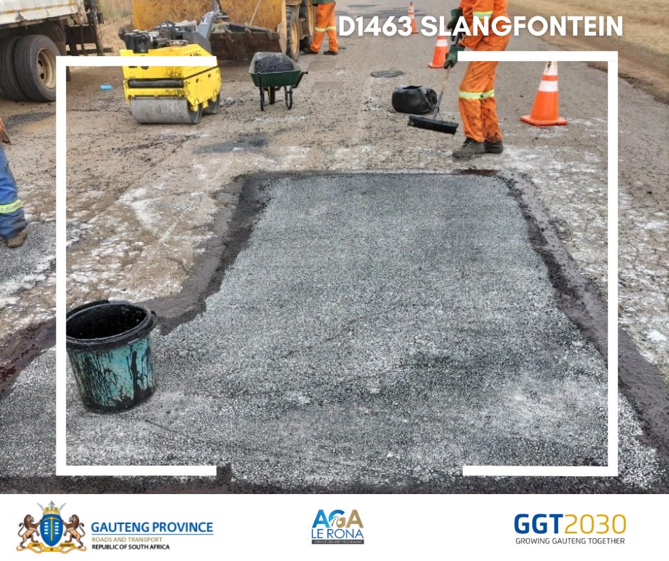 GPDRT_'s tweet photo. Another day, another road maintenance! Asbonge team DRT, your hardwork is appreciated. #AgaLeRona #GrowingGautengTogether https://t.co/3I5vDMkhxk