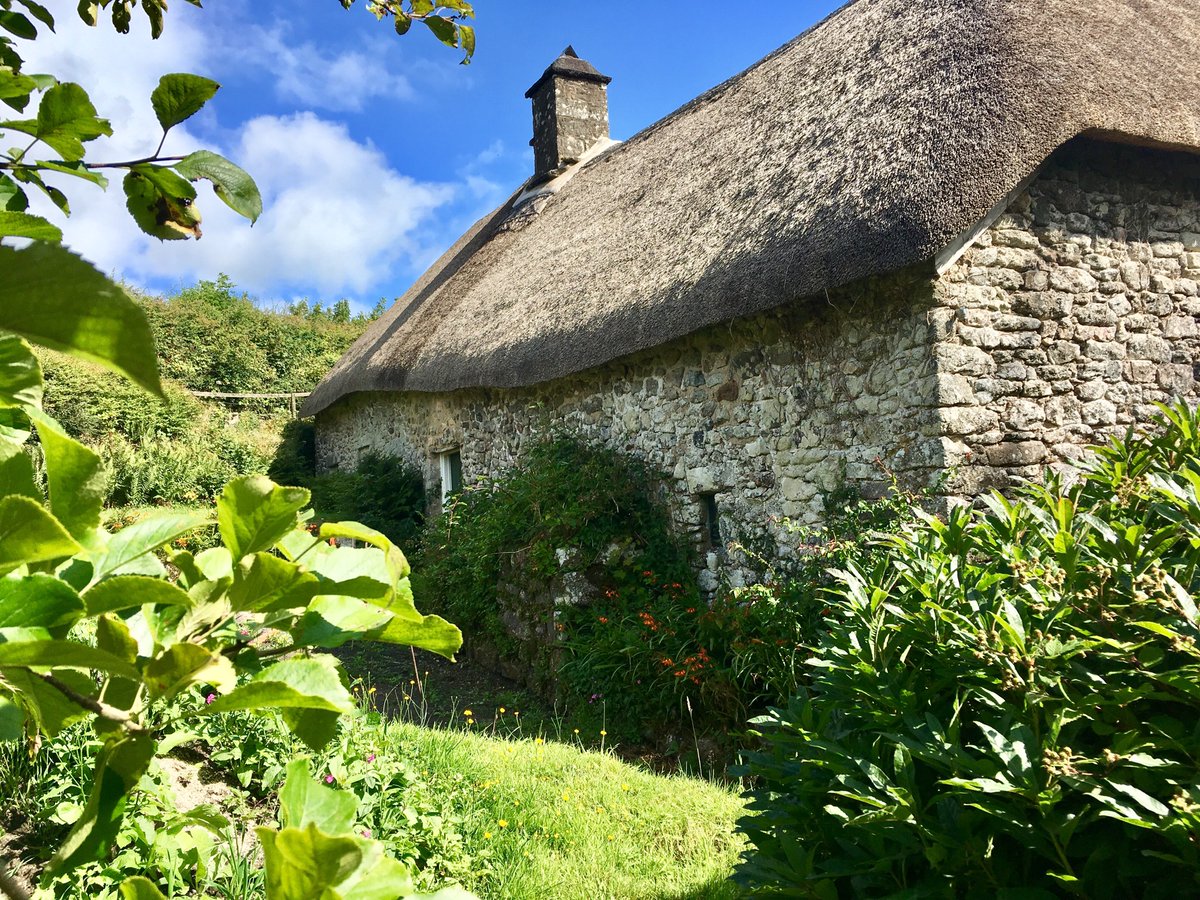 Discover a piece of Dartmoor's History 🛖 Book a tour of Higher Uppacott a Grade I listed Dartmoor longhouse. The next tour takes place on 4 May, find out how to book here → bit.ly/3Gf1oJ3