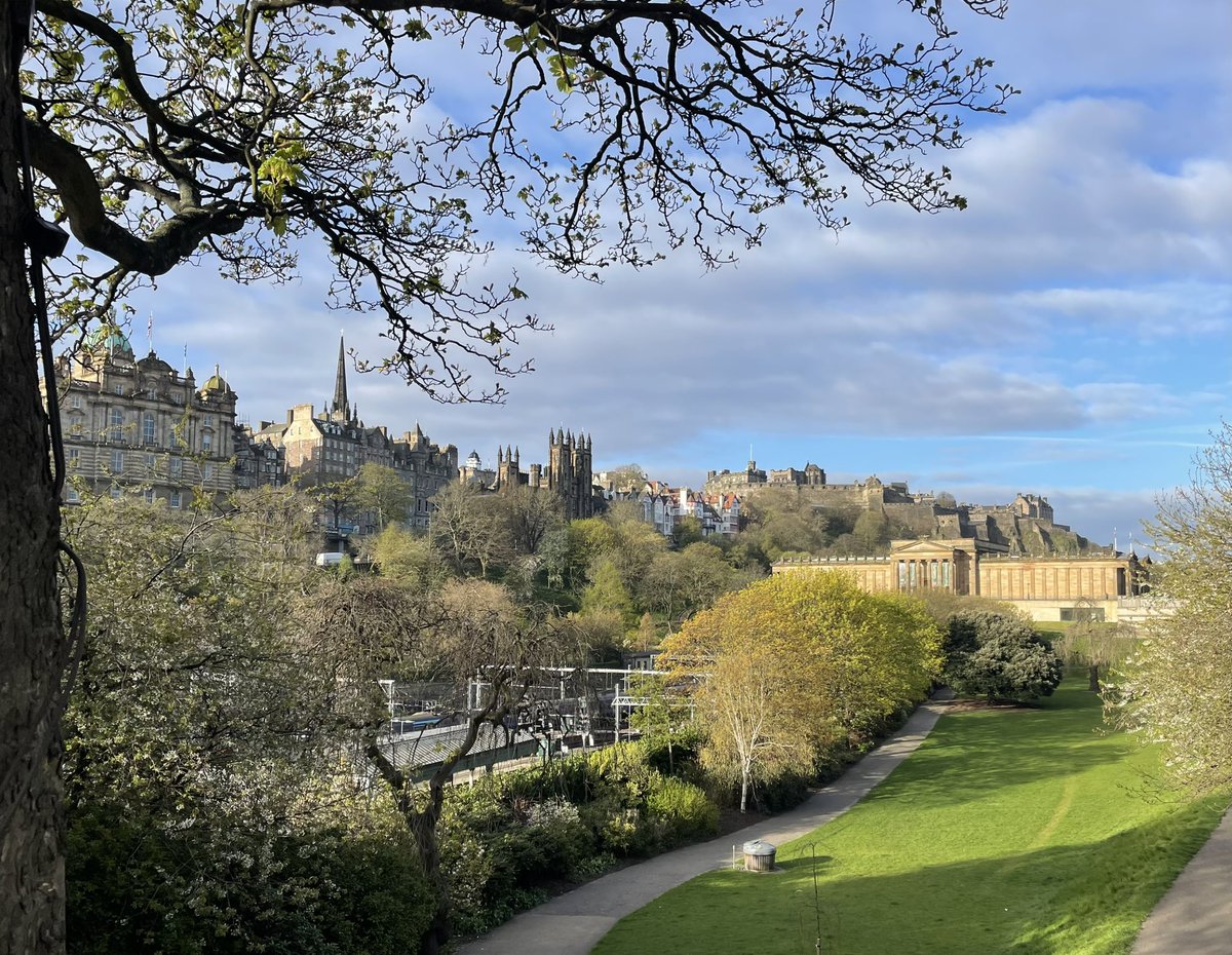 I’m off to Glasgow today! 

What a beautiful morning. ☀️🏰☀️
🚂🚃🚃

Hope to see some of my @RealisticMed friends later.

#RealMed2024 #RealisticMedicine