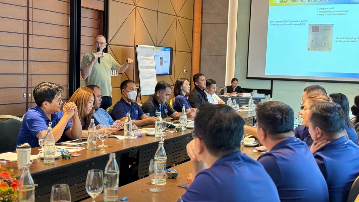 NE_Pool's tweet photo. dinotec Techniktraining in Thailand. Ralph Ziegler trifft auf interessierte Teilnehmer👍 https://t.co/KOFdxSXO57