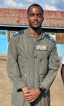 I hav seen certain quarters disputing how 29yr old Benson Magondu attained a rank of Major while being a top KAF pilot. KDF books reveal Benson as an elite KAF pilot. A young man who had everything right in Military Aviation. Had attained the top level training. Thread...