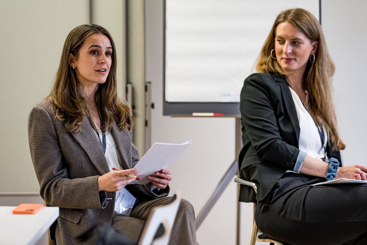 MiriamAlbaReina's tweet photo. Yesterday on behalf of the @RedCrossEU at the German Conference on Disaster Risk Reduction together with the @EUClimateAction, @eu_echo, @BBK_Bund and @roteskreuz_de. Our panel renewed attention for climate change adaptation from a whole-of-society perspective #FTKatV https://t.co/pdU5YZVfzz