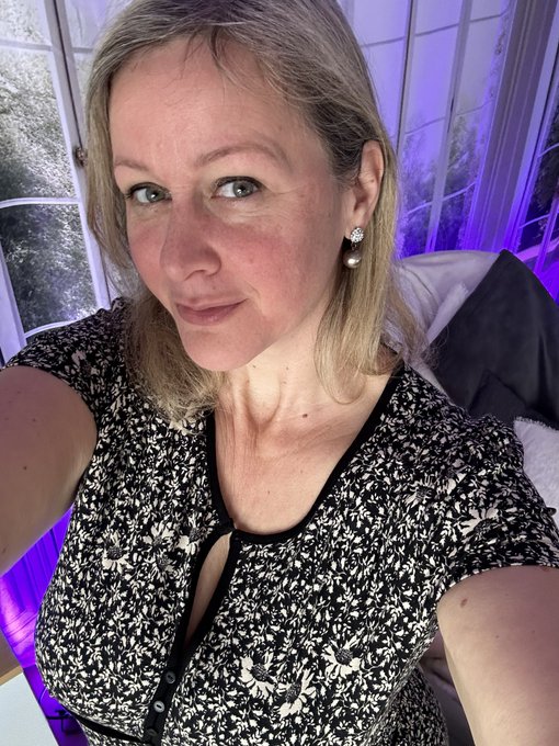 Hey 🥰 guten Morgen ❤️ https://t.co/mwte7GQ7hk<a href="/tag/gutenacht"class="tags"><span>#gutenacht</span></a><a href="/tag/goodnighttwitterworld"class="tags"><span>#goodnighttwitterworld</span></a>