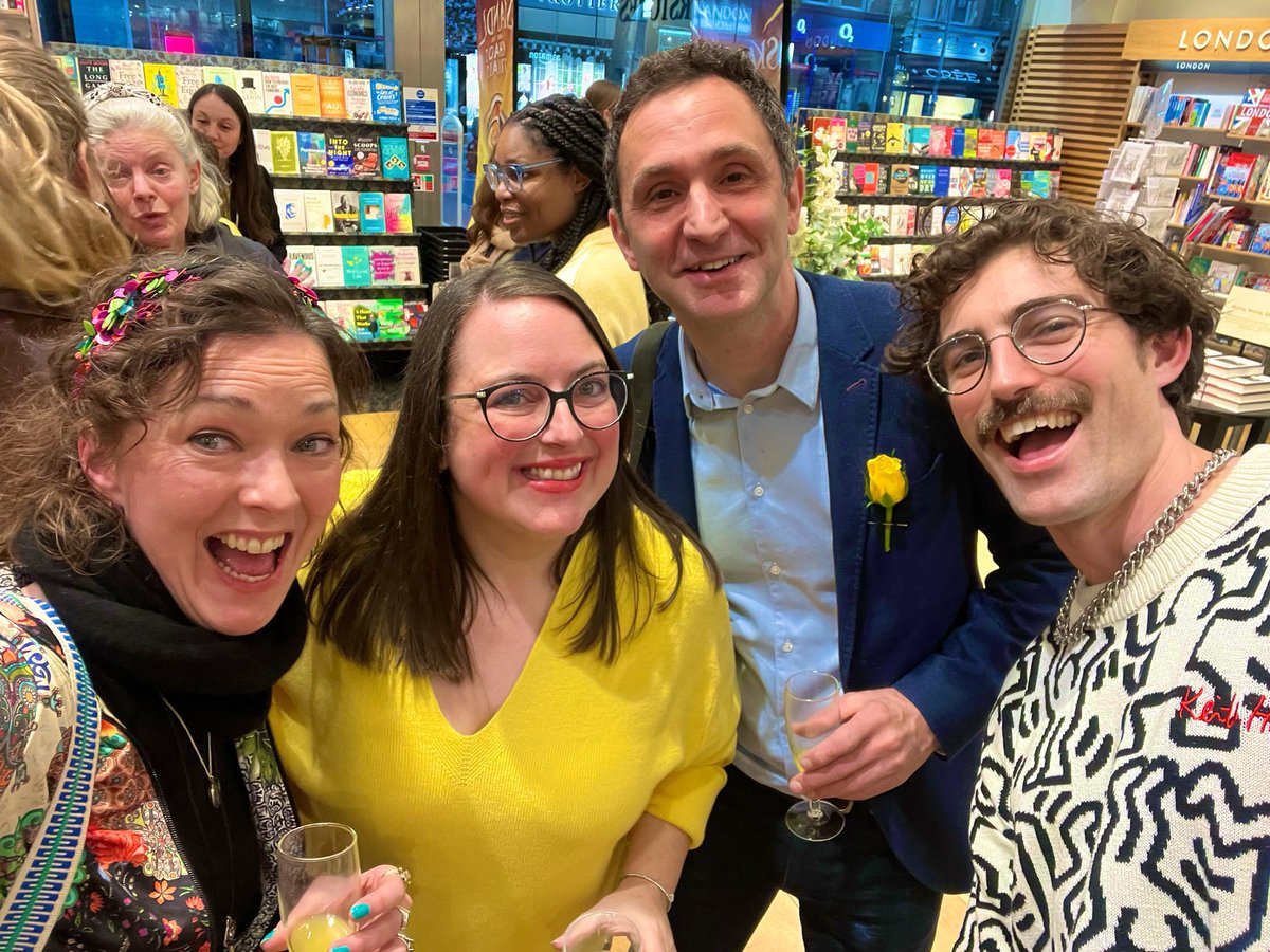 Loved celebrating @annabelwriter & Team @simonkids_UK last night ✨ (With a couple of photos borrowed from @MGLnrd because I love them!) WHAT a series!!!!