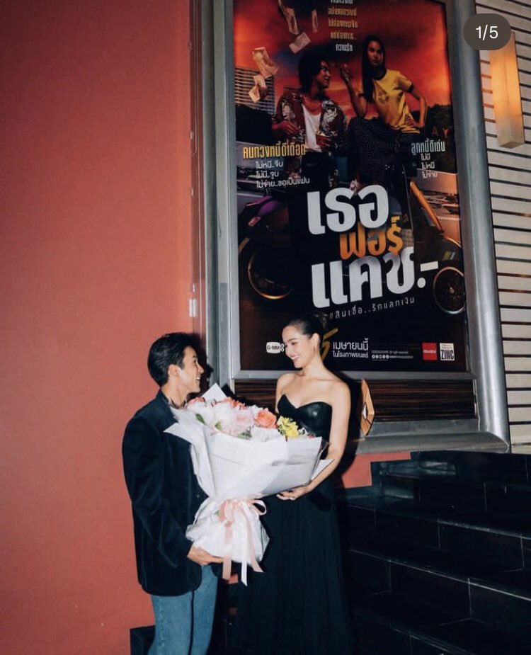 Nadech Kugimiya comes to support Yaya Urassaya at the Gala Premiere of her new movie “Love You To Debt”.

They’re so lovely together!

📷👉🏻 Instagram #kugimiyas 

#nadech #urassayas 
#เธอฟอร์แคช