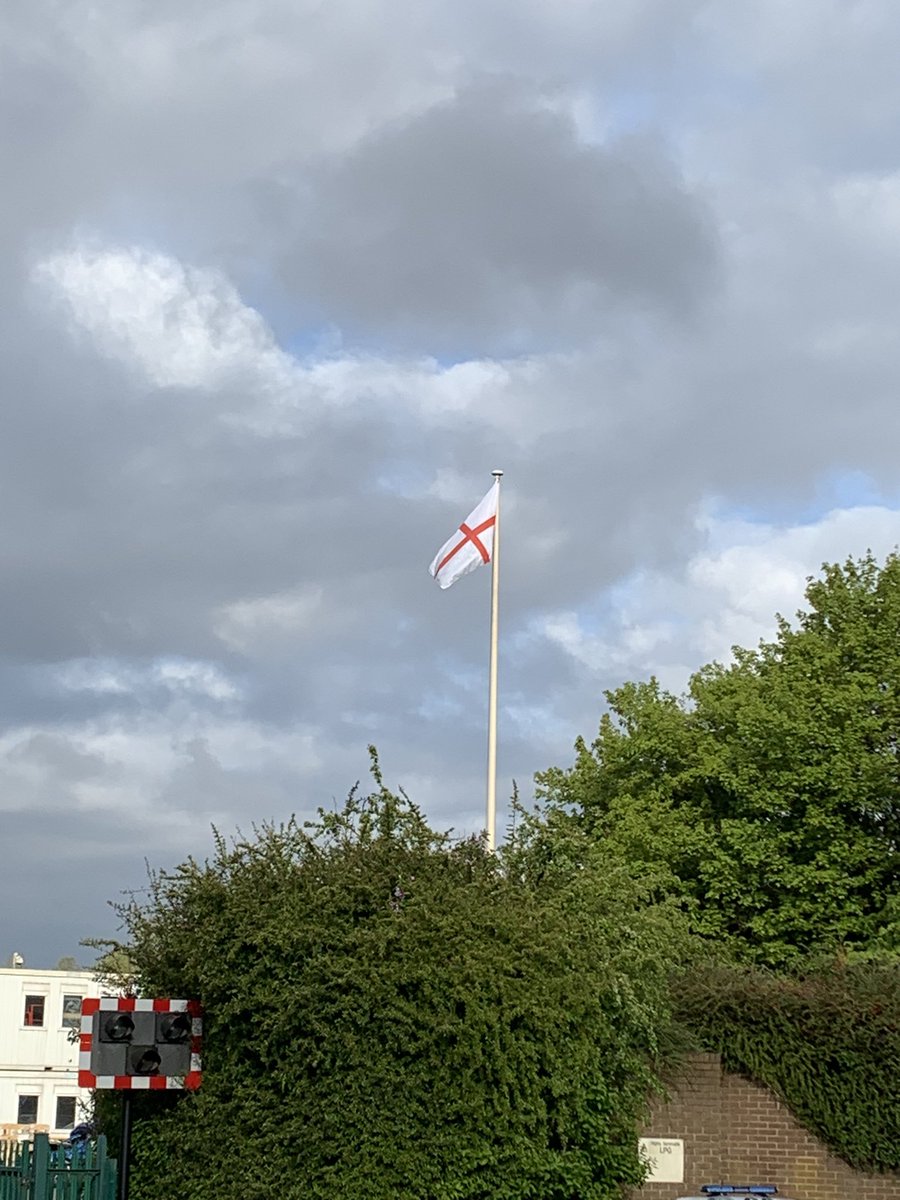 Happy St George’s day 🏴󠁧󠁢󠁥󠁮󠁧󠁿 from Willenhall Fire Station