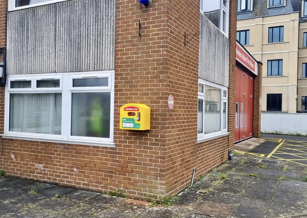 Last night I had a great visit to @DSFireUpdates #NewtonAbbot fire station. The main purpose of the visit was to say a huge THANK YOU & WELL DONE for raising over £3000 for the @firefighters999 at their car wash on Saturday! 👏 Good to see the newly installed Defib in place too!