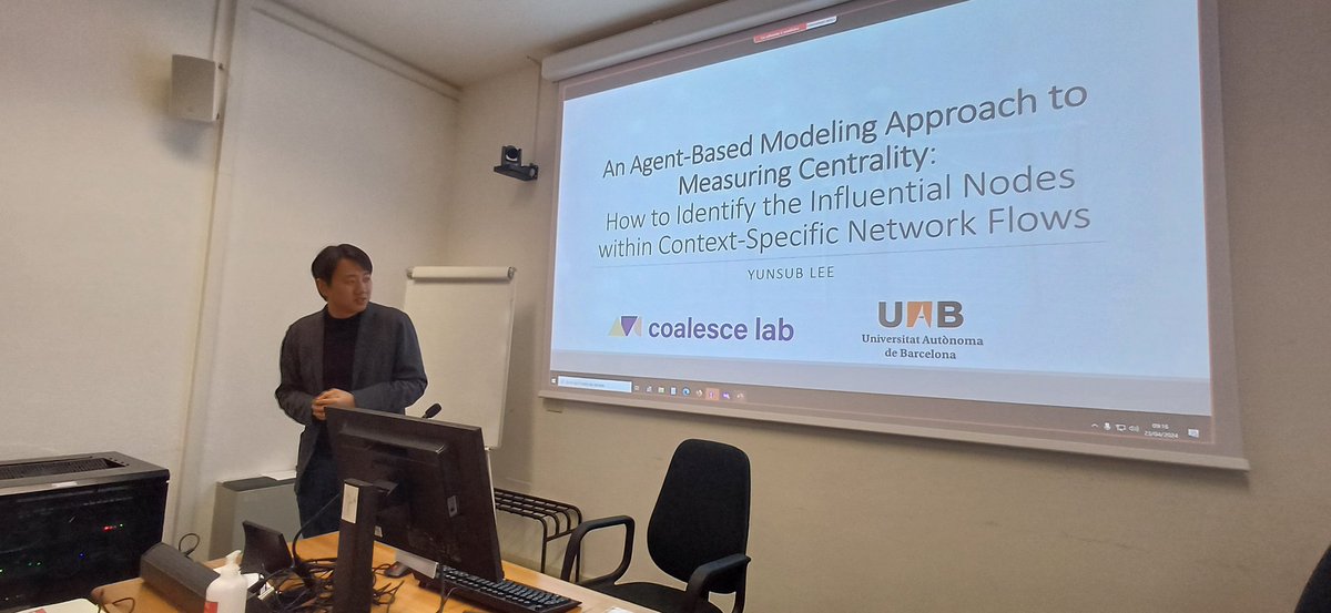 Yunsub Lee from @UABBarcelona talks on #network centrality and #brokerage at @LaStatale @DipartimentoSPS workshop on #ABM