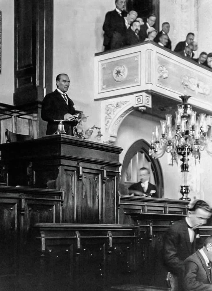Temeli Amasya Genelgesi, Erzurum Kongresi ve 23 Nisan 1920'de Meclis'in açılması ile atılan Ulusal Egemenlik fikri 21 Anayasasının 1.maddesinde şöyle hayat buldu; Hakimiyet bilâ kayd ü şart Milletindir...23 Nisan Ulusal Egemenlik ve Çocuk Bayramımız kutlu olsun.
