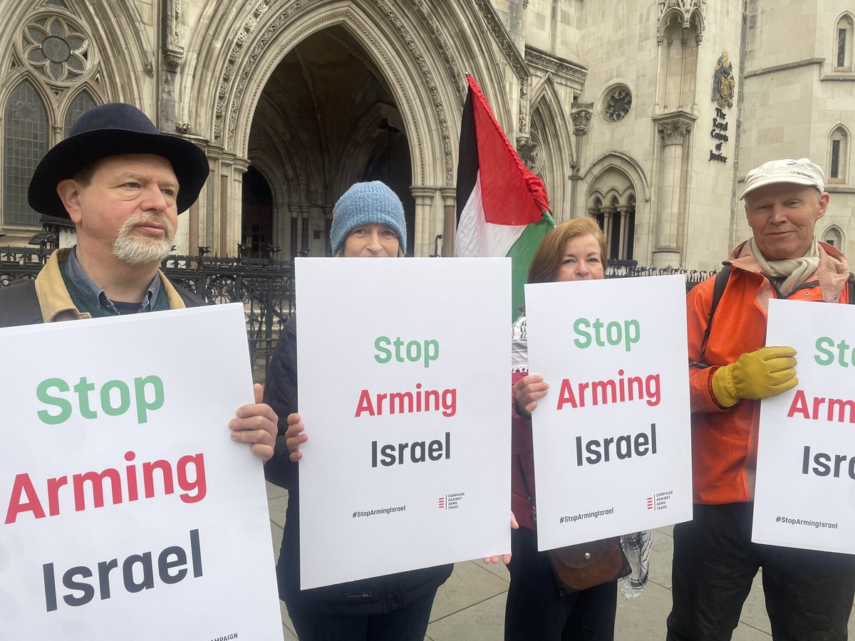 Protesting UK arms trade to Israel at Royal Courts of Justice supporting GLAN, Al Haq and CAAT’s legal action.