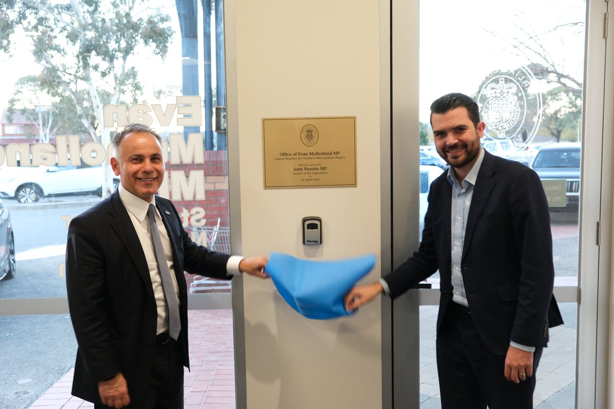 Thank you to Liberal Leader @JohnPesutto for officially opening my new electorate office in #MeadowHeights. This part of Victoria has been neglected by Labor. Me and my office are here to serve the community. #springst