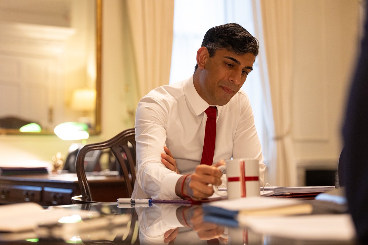 Perfect way to start the day.󠁧󠁢󠁥󠁮󠁧󠁿 
 
Happy St George’s Day!󠁢󠁥󠁮󠁧󠁿 🏴󠁧󠁢󠁥󠁮󠁧󠁿