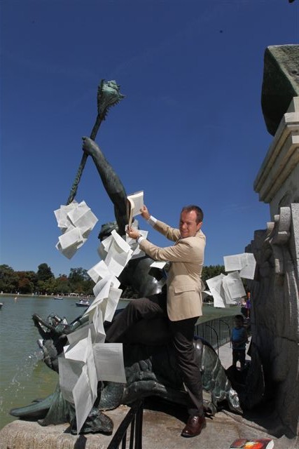 ¡Feliz #DiaDelLibro! Sin duda, uno de los mejores logros de nuestra especie... Foto: Connie G. Santos/@larazon_es