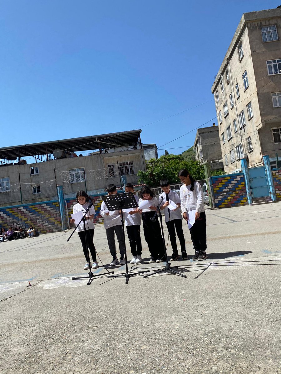 ByknCmhrytoo's tweet photo. Okulumuzda 23 Nisan Ulusal Egemenlik ve Çocuk Bayramı coşkuyla kutlandı. Şiirler okundu, şarkılar türküler söylendi. Öğrencilerimiz ve öğretmenlerimiz tarafından düzenlenen çeşitli oyunlar oynandı.
Emeği geçen öğretmen ve öğrencilerimize teşekkür ederiz. @mem_siirt @Baykanmem https://t.co/Hn2IdEAeCs