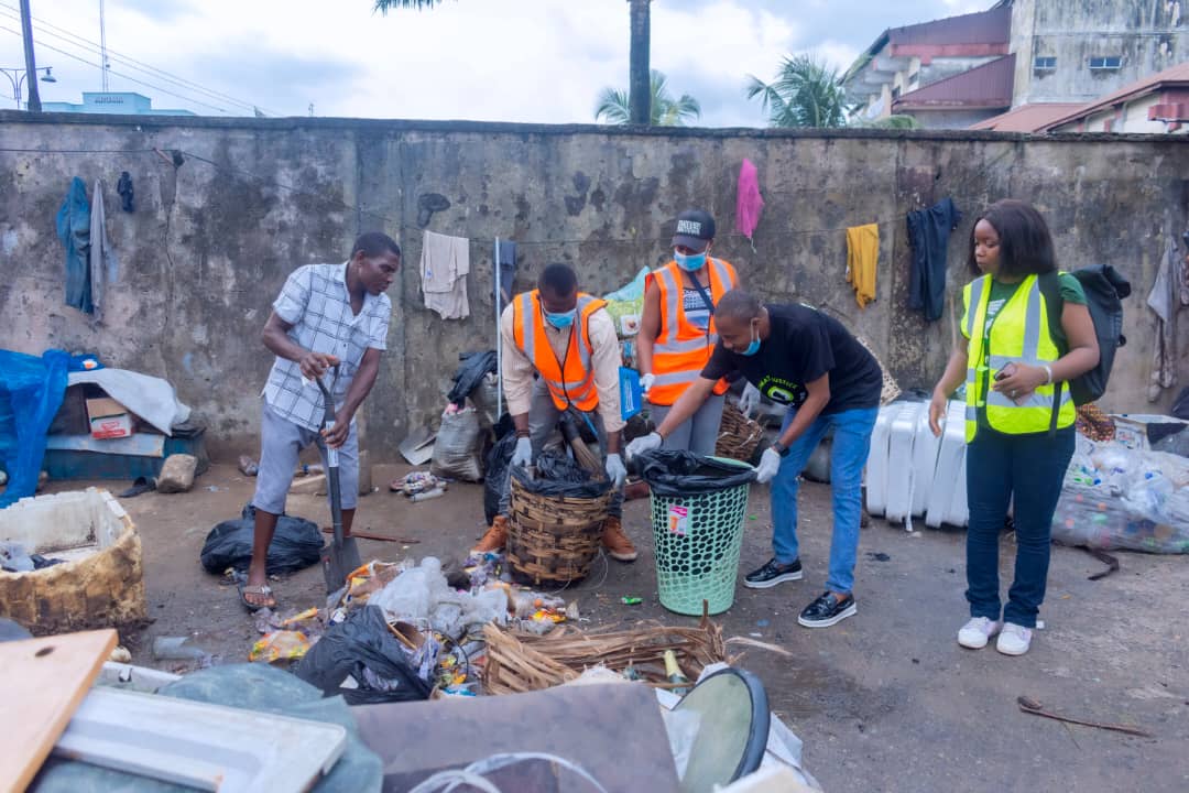 Myself and some passionate Volunteers also touched base at Egelege Orominike Community Dump-site in Port Harcourt, Nigeria for Clean Up Exercise, it was awesome.
#EarthDay2024
#BagTheWasteCampaign
#TheAfricaWeWant 
#EarthDayEveryDay 
@AfricaCRP 
@ACRPWestAfrica 
@ClimateReality