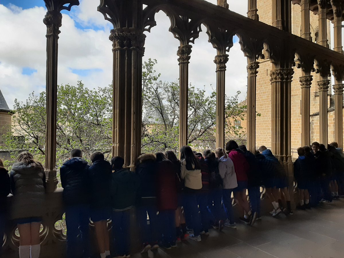 sancernin's tweet photo. Visita cultural al #castillodeolite de nuestro alumnado de 5 #educaciónprimaria.
#colegiosancernin #actividadesfueradelaula #salidasculturales https://t.co/fC2KEDh0S8