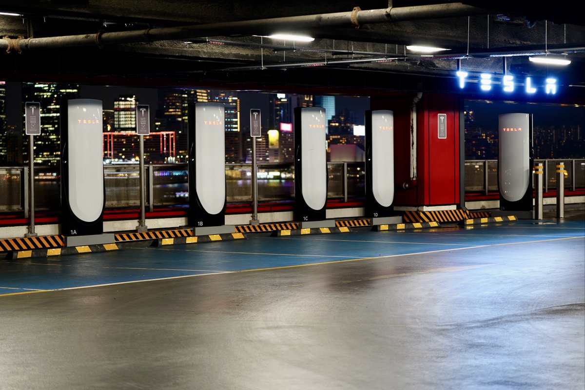 New Tesla Supercharger: Shun Tak Centre, Hong Kong (10 stalls) tesla.com/findus?locatio…