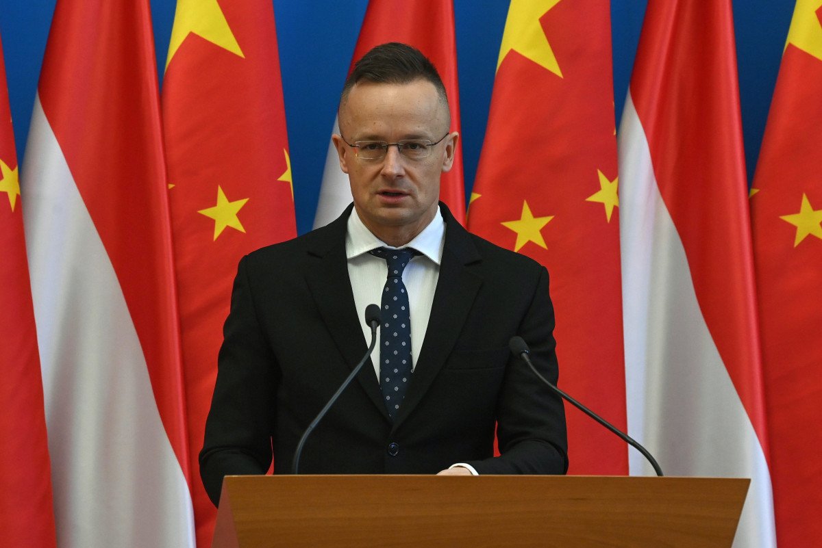 🇨🇳🤝🇭🇺 FM Péter Szijjártó announced in Beijing that Hungary is currently hosting 6 trillion HUF worth of Chinese corporate investments, which are expected to create approximately 25,000 new jobs in Hungary, bringing cutting-edge technological standards.

📈 The minister