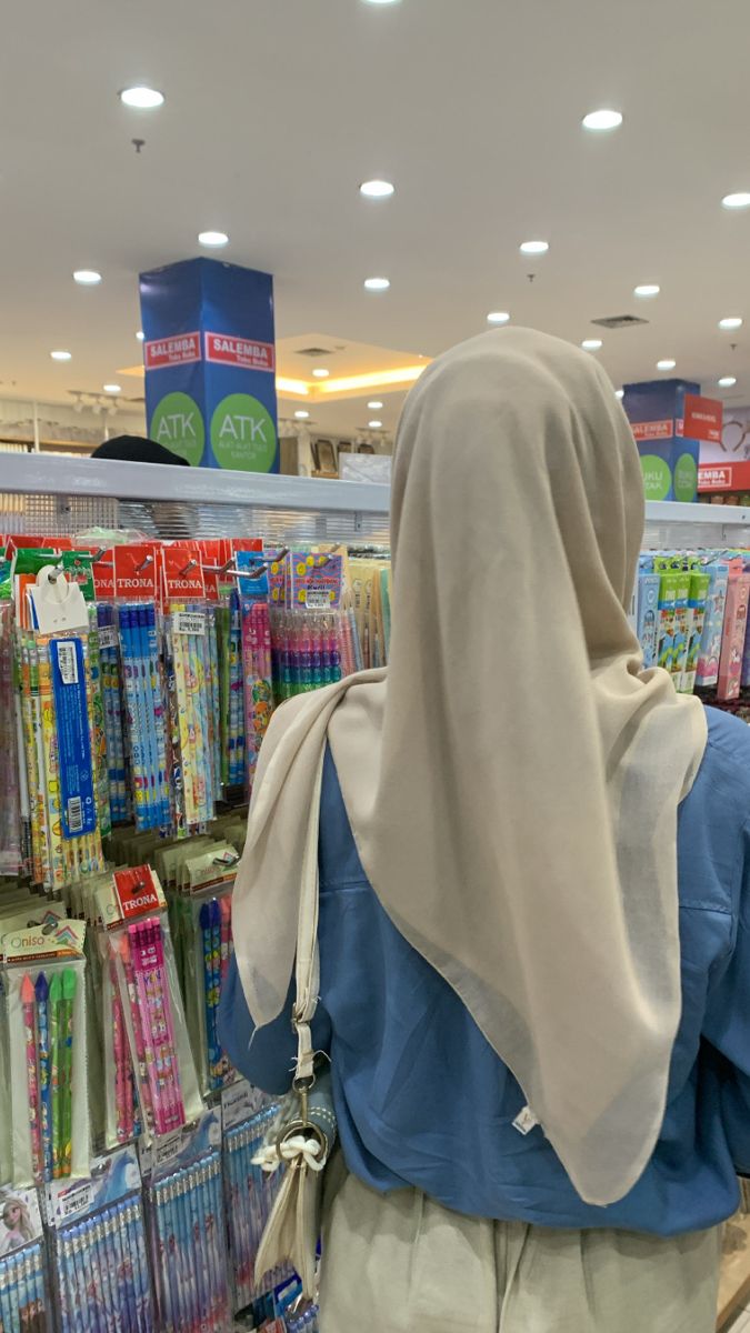 Kopi tanpa gula itu pahit
Apalagi hidup tanpa duit