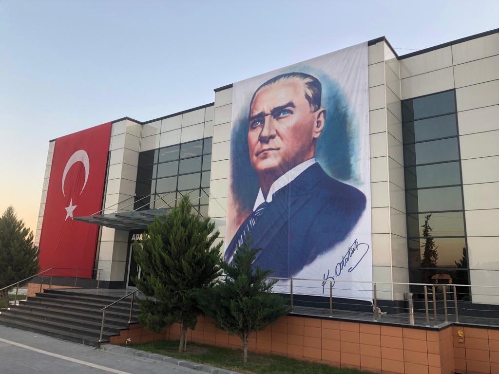 Ulu Önderimiz Gazi Mustafa Kemal Atatürk'ün geleceğimizin teminatı çocuklarımıza armağan ettiği 23 Nisan Ulusal Egemenlik ve Çocuk Bayramını coşkuyla kutluyor, Gazi Mustafa Kemal ATATÜRK ve Kurtuluş Savaşımızın bütün kahramanlarını rahmet, minnet ve saygıyla anıyoruz.