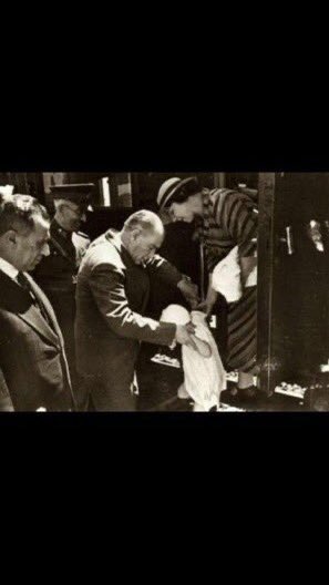 TTAgrup's tweet photo. Sadece büyük liderler geleceği küçük kalplere emanet eder...

#23Nisan https://t.co/VEt6QL8IRI