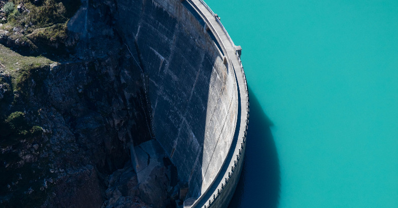 Une de ces 4 images de barrage est générée par une IA. À toi de trouver laquelle !
Les 3 autres sont de vrais barrages conçus et exploités par les équipes d’EDF Hydro.

#DLDjuin