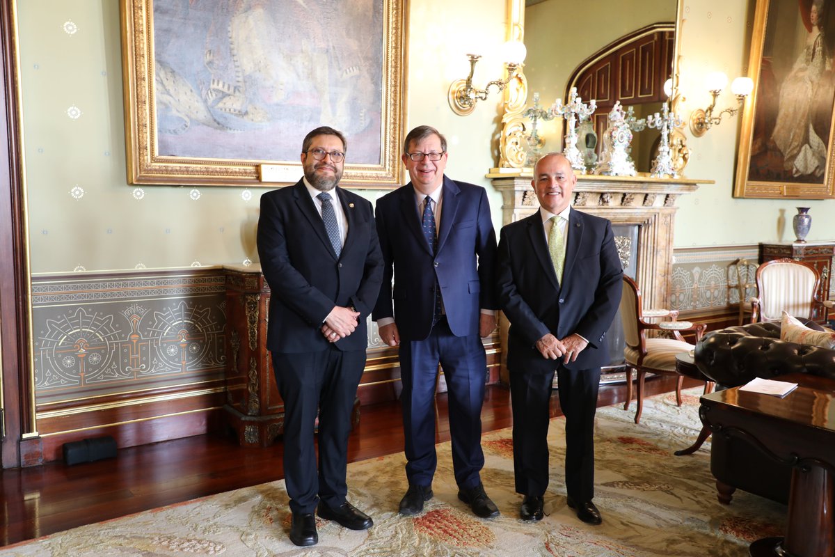 Our heartfelt appreciation to Honourable Andrew Bell, Chief Justice and Lieutenant Governor of New South Wales, for hosting Amb Ernesto Céspedes and his husband, Dr Rafael Martínez, at Government House Sydney. His hospitality and insightful discussions are truly valued 🏛️🤝🇲🇽