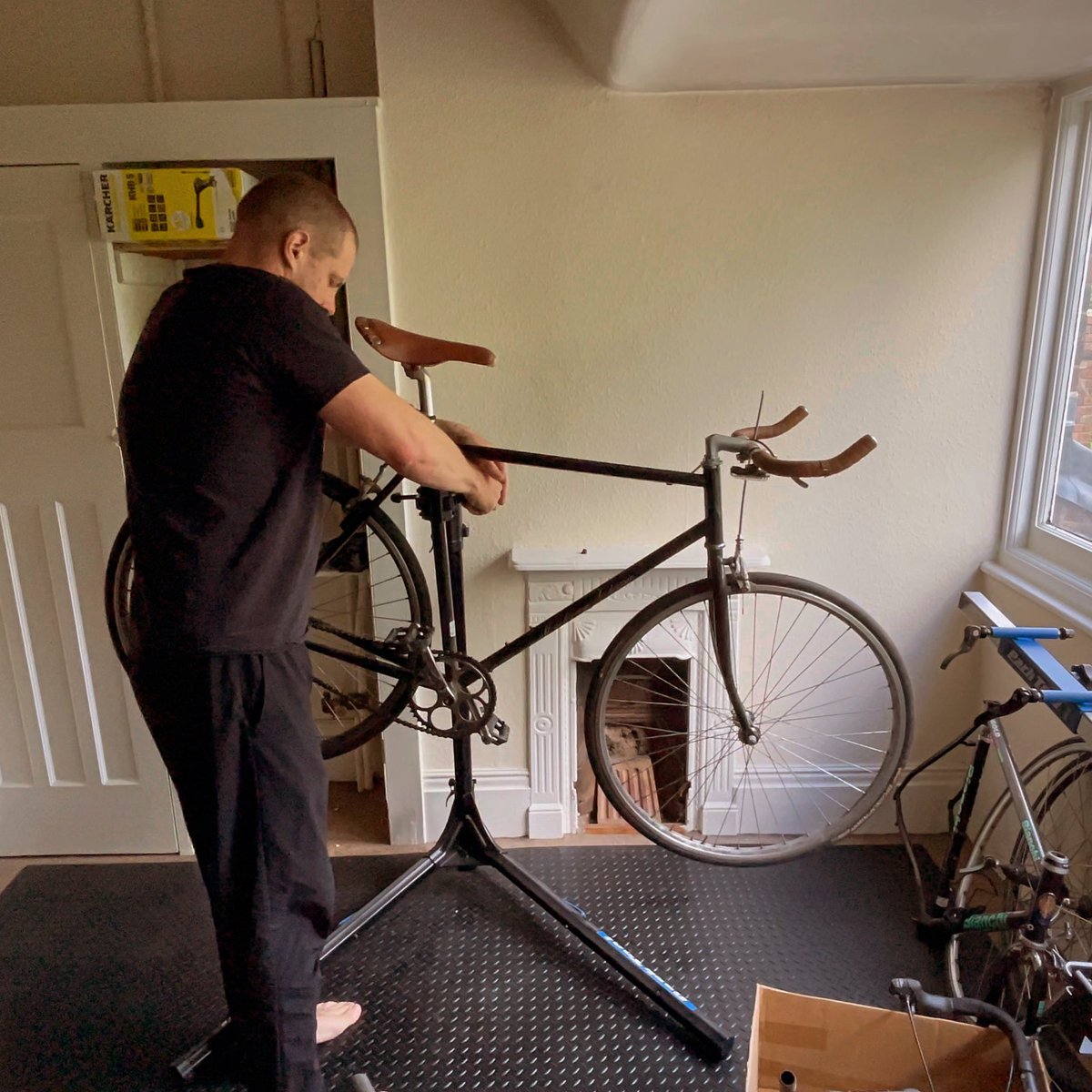 Setting up the saddle for those long rides. Comfort meets style at Roberts Customs! 🚲💺 #CustomComfort #BikeSetup