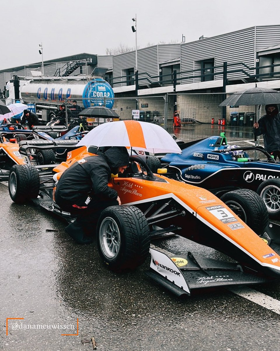 OfficialMPteam's tweet photo. Introducing you to the very first MP FAN CAM 🧡 

Giving you an unique fan POV during our race rounds with selected MP family members 🫶 

📸 Dutch Photo Agency / reposts MP family members

#EC3 https://t.co/Xw4giq7zzG