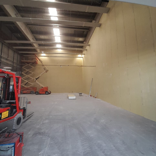 IndustrialMagna's tweet photo. Solutec instala en una 𝗻𝗮𝘃𝗲 𝗶𝗻𝗱𝘂𝘀𝘁𝗿𝗶𝗮𝗹 𝗱𝗲 𝗠𝗮𝗱𝗿𝗶𝗱 un novedoso 𝘁𝗮𝗯𝗶𝗾𝘂𝗲 𝗶𝗴𝗻í𝗳𝘂𝗴𝗼 de más de 10 m de altura para separar nave de una futura zona de exposición.

Leer noticia 🔗 https://t.co/UxmyMXELzt

#SOLUTEC #naveindustrial #tabiqueignífugo https://t.co/9Kbj12ZD3N