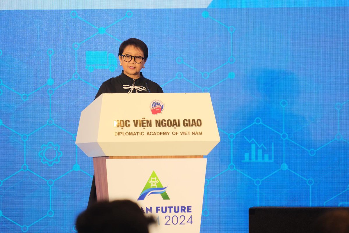 Menlu_RI's tweet photo. Honoured to speak at the ASEAN Future Forum 2024 (Hanoi, 23/4).

I underlined:
1️⃣ ASEAN should continue asserting its leadership in shaping Indo-Pacific architecture &amp; cooperation.

We need a strong &amp; united ASEAN to ensure ASEAN remains matter &amp; can play its centrality. https://t.co/KfV0t7QSpV