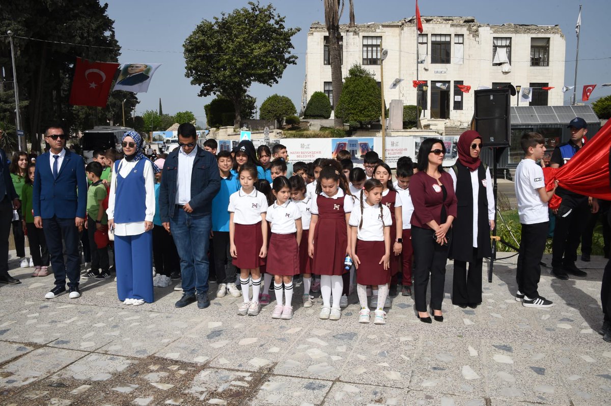 TBMM'nin kuruluşunun 104. yıldönümü ve 23 Nisan Ulusal Egemenlik ve Çocuk Bayramı münasebetiyle, Hatay İl Milli Eğitim Müdürlüğümüzce organize edilen Atatürk Anıtına Çelenk Sunma törenine katıldık. 
Bu vesile ile bir kez daha Gazi Mustafa Kemal Atatürk'ü, Kurtuluş Savaşının tüm