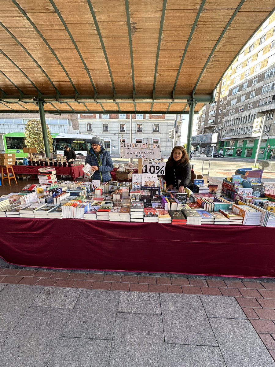 Todo preparado para celebrar el #DíaDelLibro ¡Os esperamos! #DíaDelLibro #Valladolid #díadecastillayleón