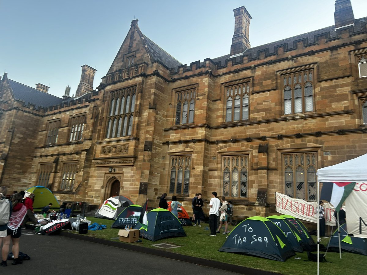 honi_soit's tweet photo. Encampment has commenced outside the quadrangle at The University of Sydney in solidarity with Palestine and the student protests unfolding in the US

#ColumbiaUniversity #USyd #gazasolidarityencampment https://t.co/0NwnUUauWF