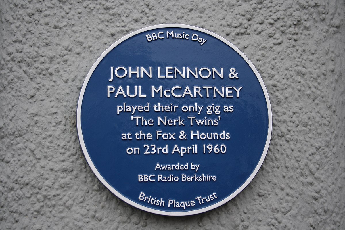 MikeHaskins11's tweet photo. Saturday 23 April 1960 The Nerk Twins aka 19 year old John Lennon and 17 year old Paul McCartney played at the Fox and Hounds in Caversham, Berkshire, a pub then being run by Mike and (Paul's cousin) Bett Robbins who were living there with their children Ted and Kate Robbins https://t.co/sq86zJkcQV