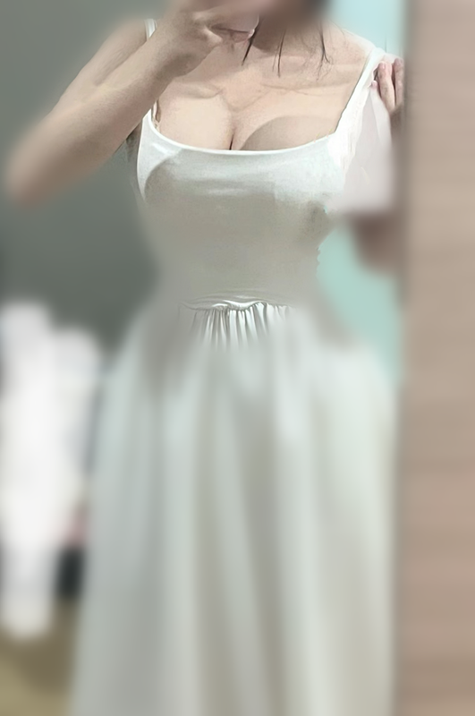 店里拿的新貨 第一次嘗試穿這種裙子外出 
 小奶女是不是不會買？
下個月要跟朋友一起去馬來西亞旅遊哦 各位有什麽建議嗎 https://t.co/NT7KVwHwtl